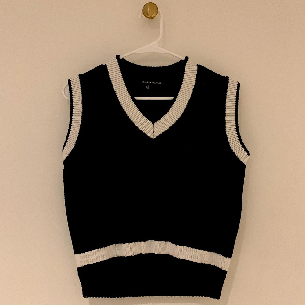 navy blue sweater vest🤍
